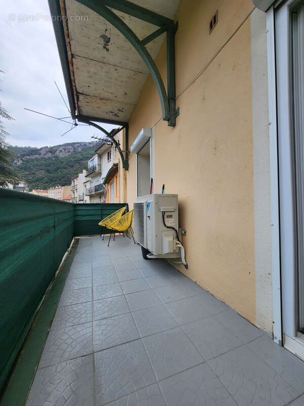 Centre ville: appartement 70m2 renove au rdc, 1 chambre, terrasse et cave - photo 11