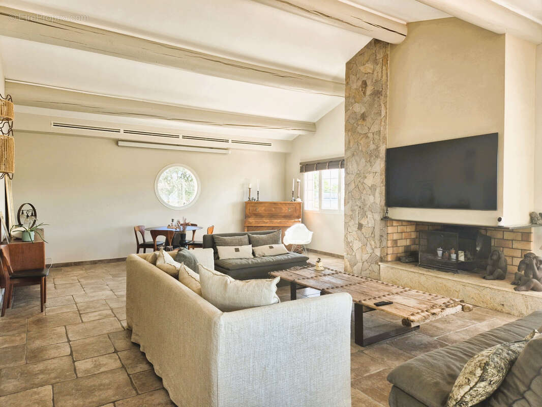 Villa  d'exception avec jardin, piscine, pool house et dependance - photo 11