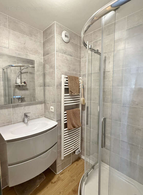 Appartement à GREZIEU-LA-VARENNE