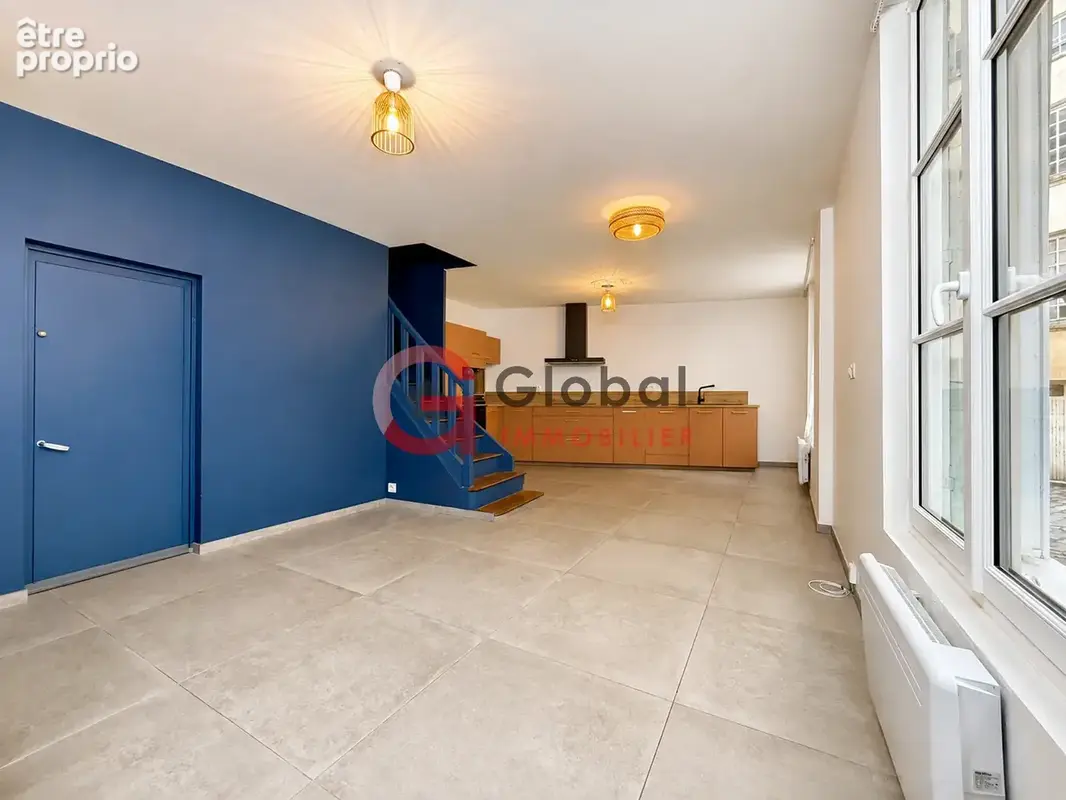 Maison avec terrasse sur toit au centre de Fontenay-le-Comte - photo 2