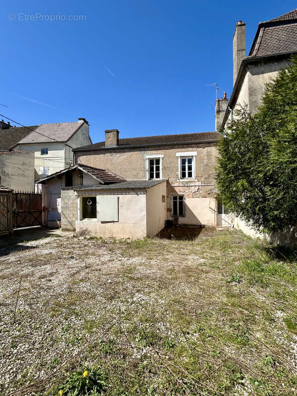 Maison à VERDUN-SUR-LE-DOUBS
