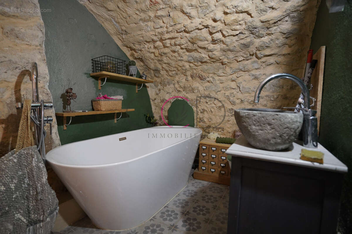 Maison à VENTABREN