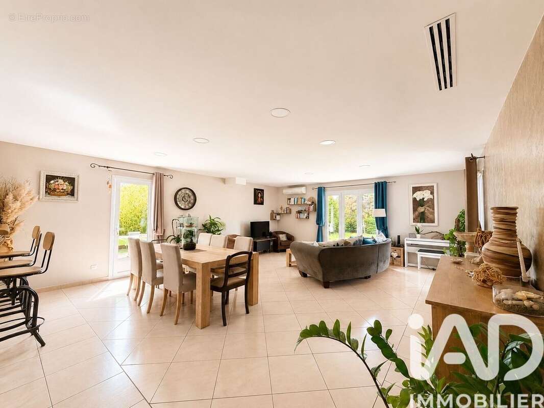 Photo 8 - Maison à SAINT-MAXIMIN-LA-SAINTE-BAUME