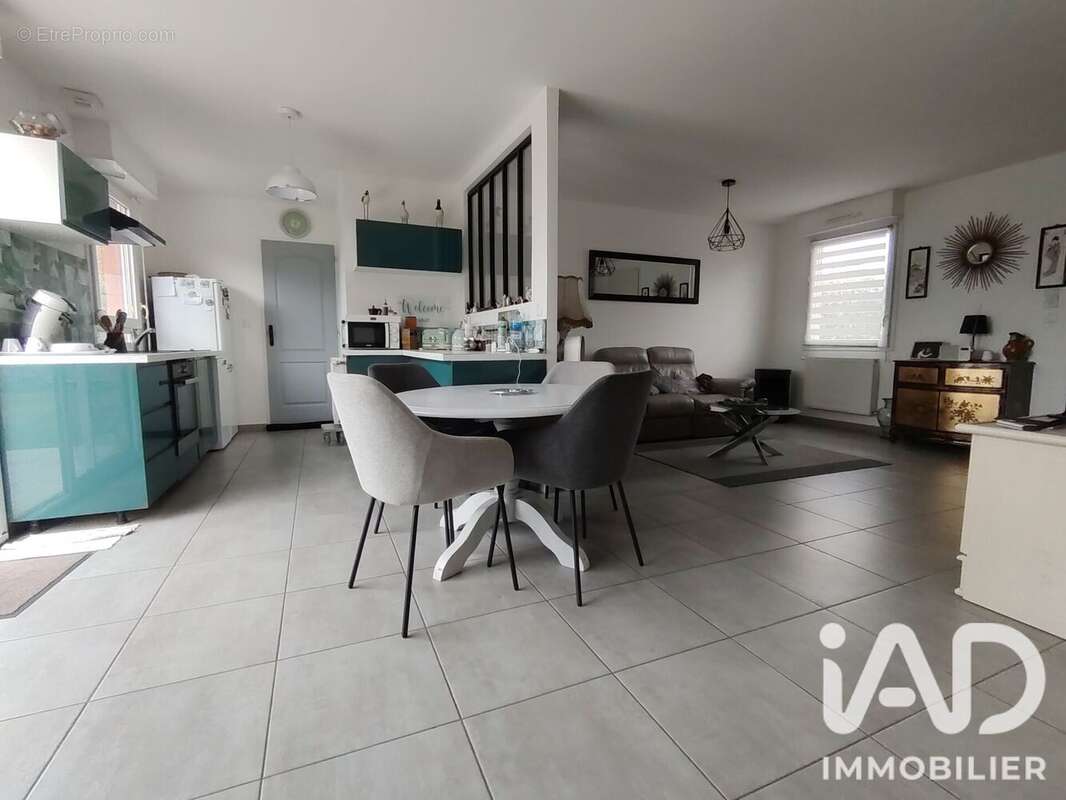 Maison 81 m² à Beuzeville  - photo 4