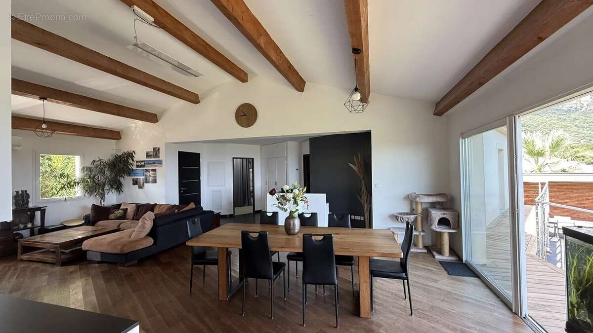 Maison à SANTA-MARIA-POGGIO