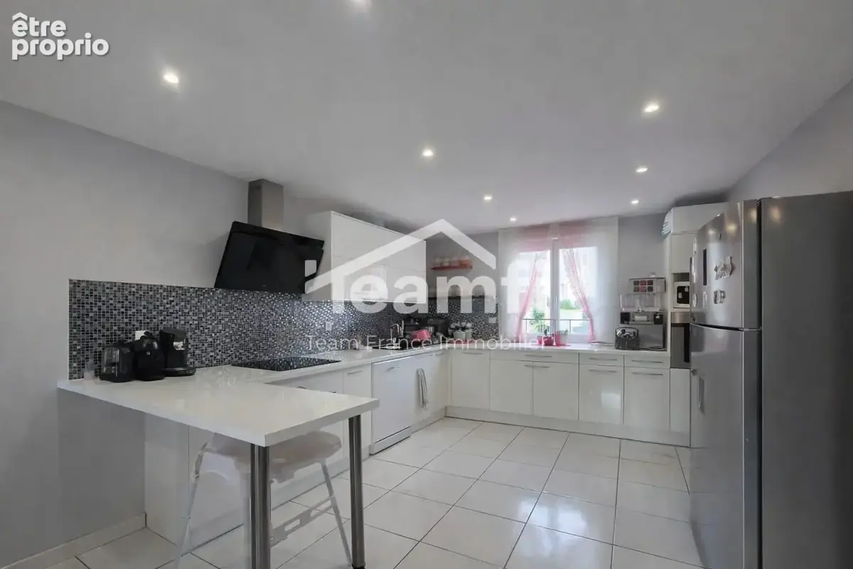 Maison 108 m² à Thiers  - photo 2
