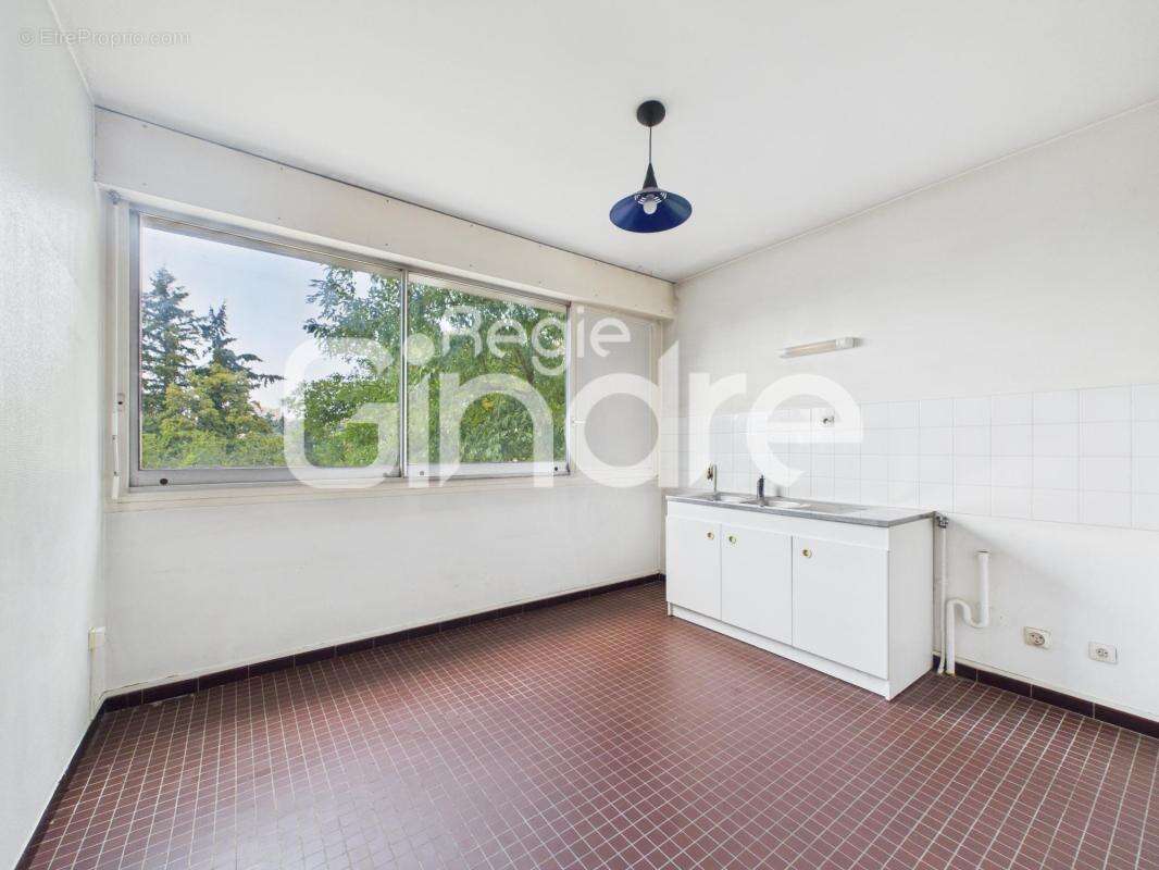 Vente - Appartement - 2 pièces + cuisine - 53 m² - 149 000 € - - photo 3
