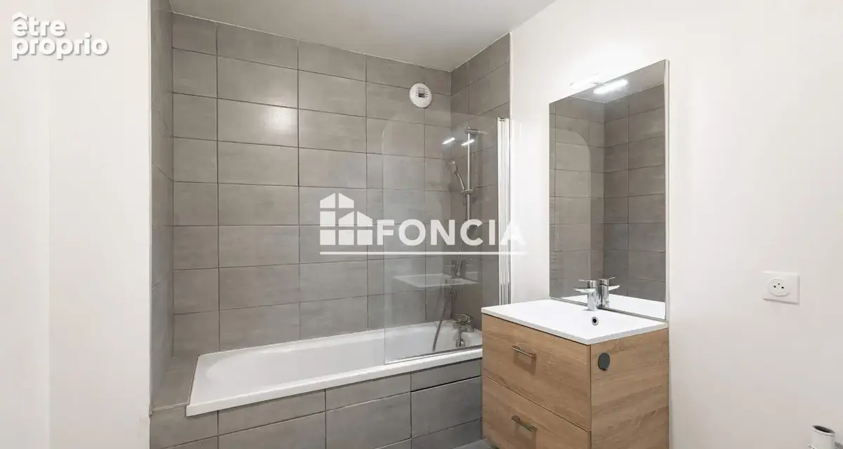 Ronchin/Lesquin - Type 3 de 62,95 m2 avec balcon et box (2 voitures) - photo 7