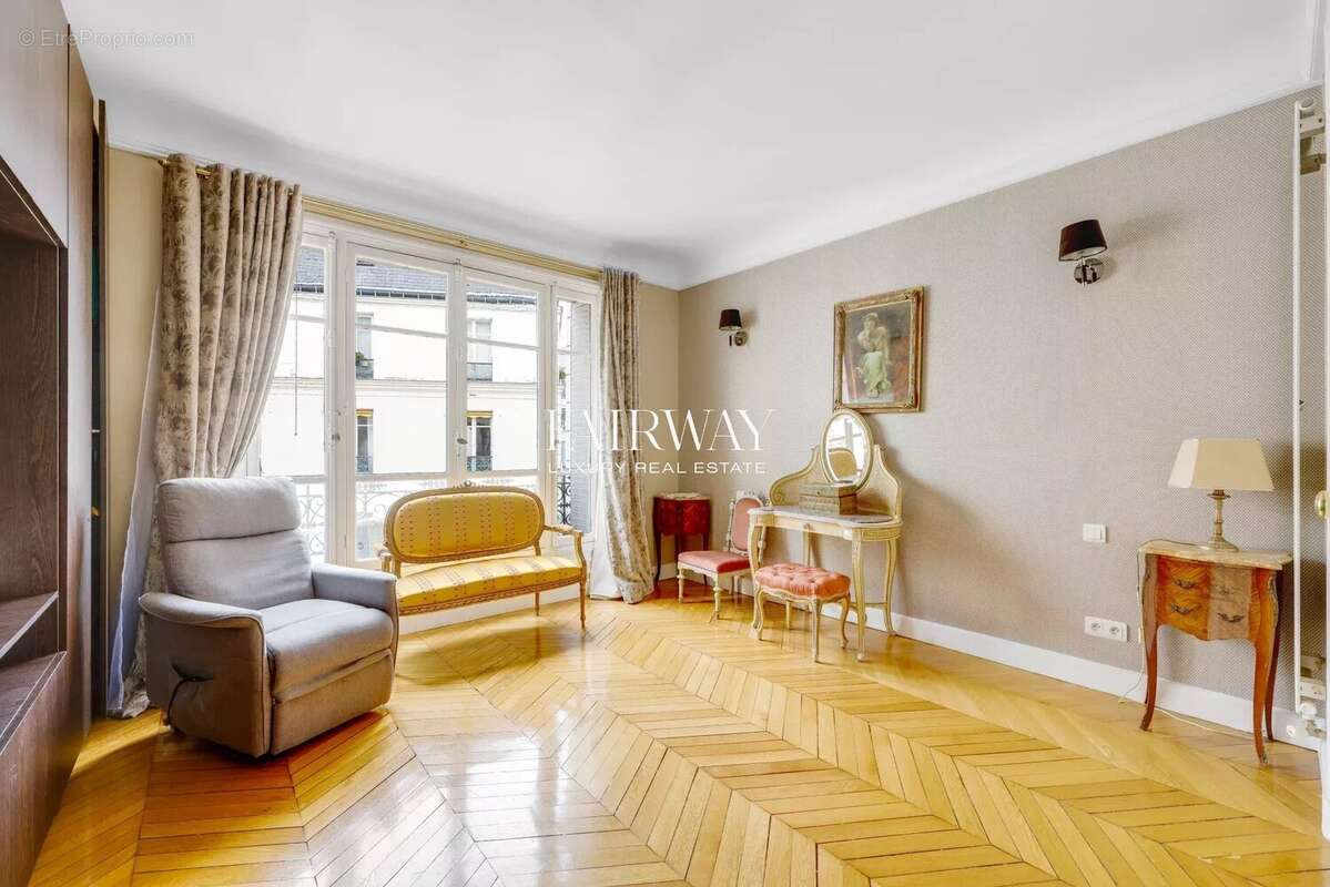 Appartement à PARIS-17E