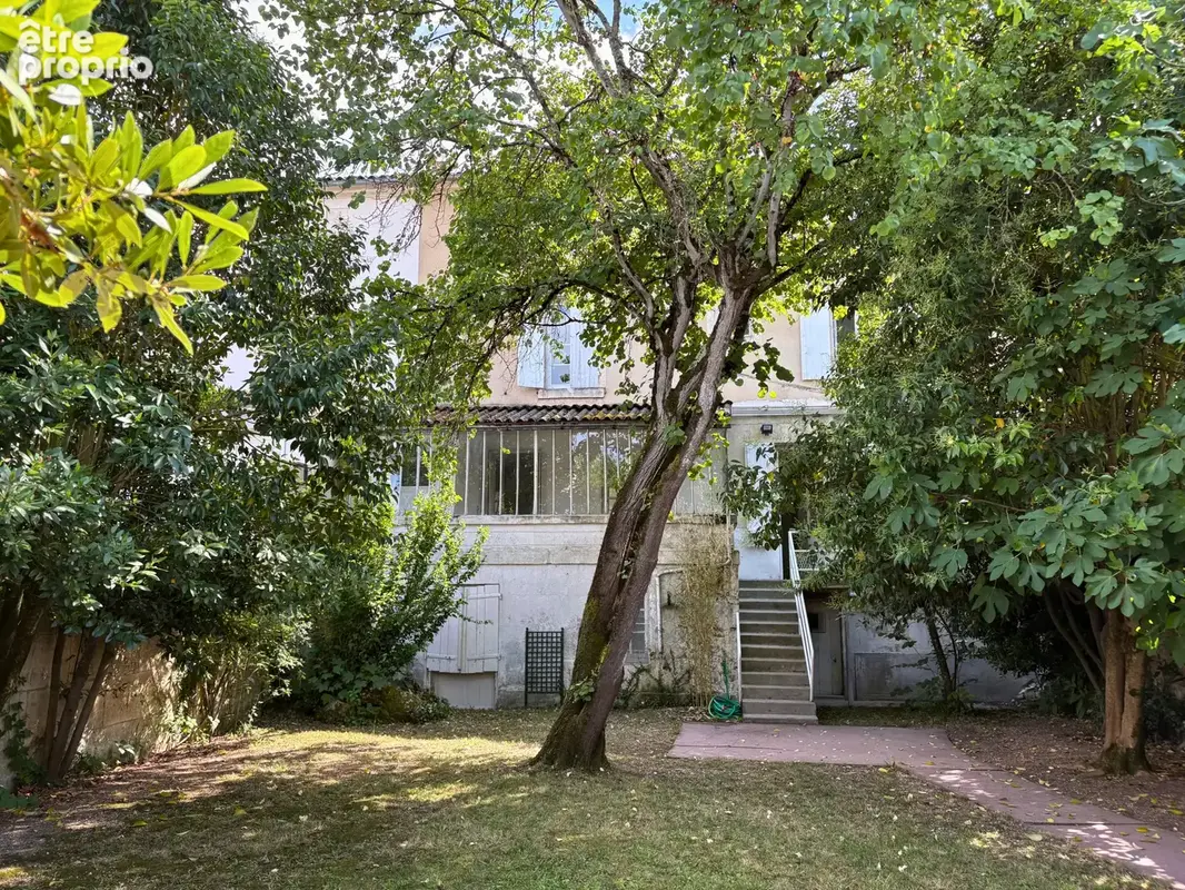 Maison 10 pièces 260 m² · à Cognac · 260 m² · 378 000 €