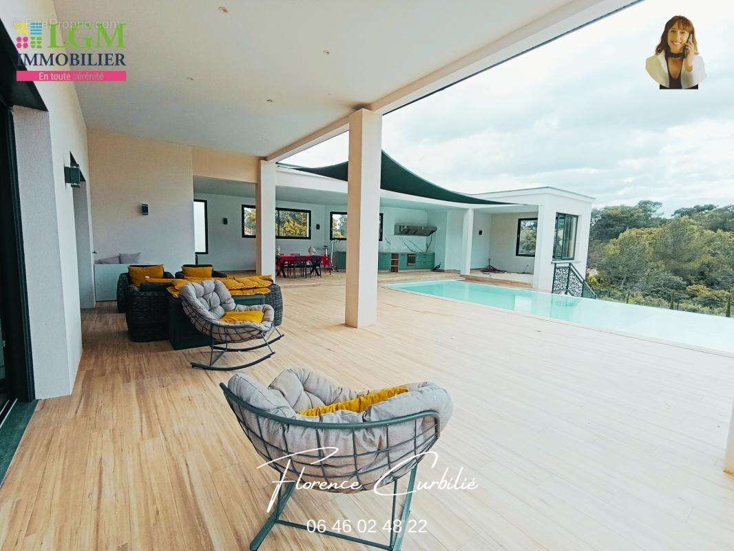 Villa contemporaine 4 chambres avec piscine et garage sur un terrain de 3000m² à l'abri des regards - photo 2