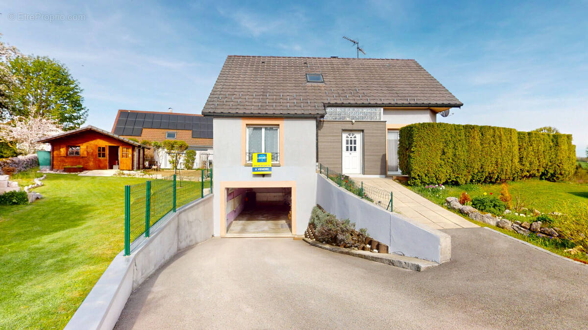 Maison à LES ECORCES
