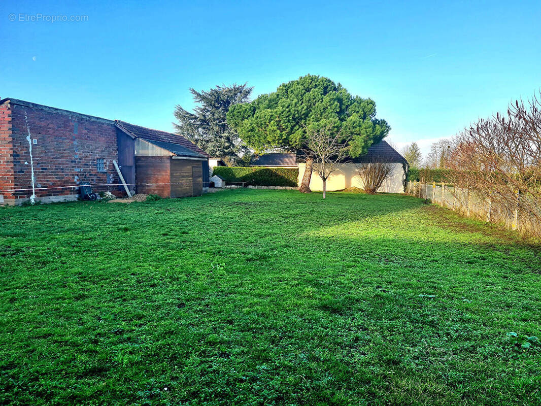 Terrain à CHILLEURS-AUX-BOIS