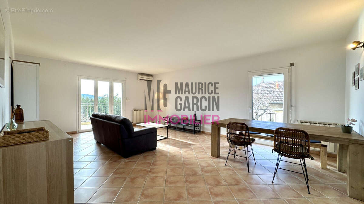 Appartement à PERNES-LES-FONTAINES