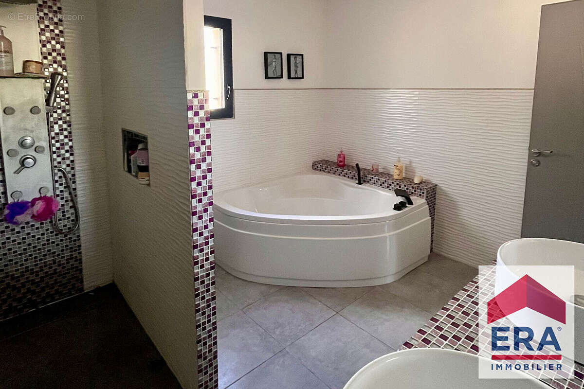 Maison à LES GRANGES-GONTARDES