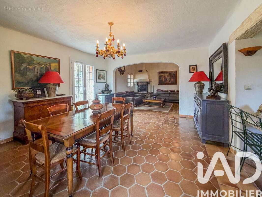 Photo 6 - Maison à ROQUEBRUNE-SUR-ARGENS