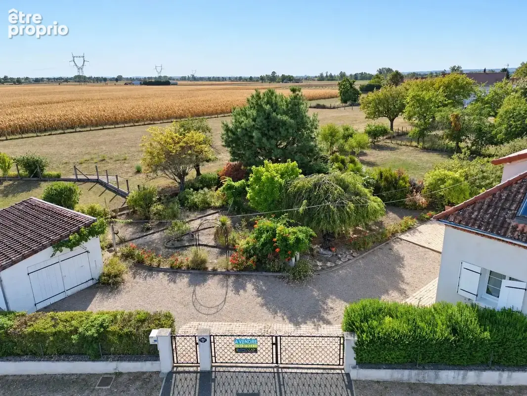 Maison familiale. jardin paysagé et garage – Paray-sous-Briailles - photo 3