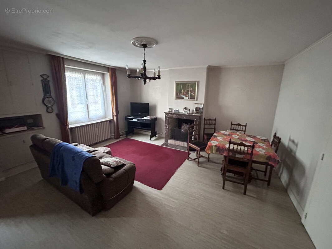 Maison à YVRE-L'EVEQUE