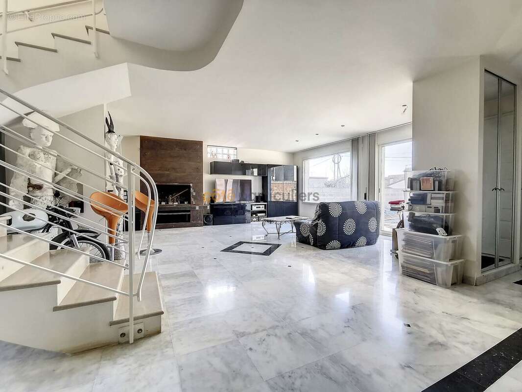 Maison à SAINT-MAUR-DES-FOSSES