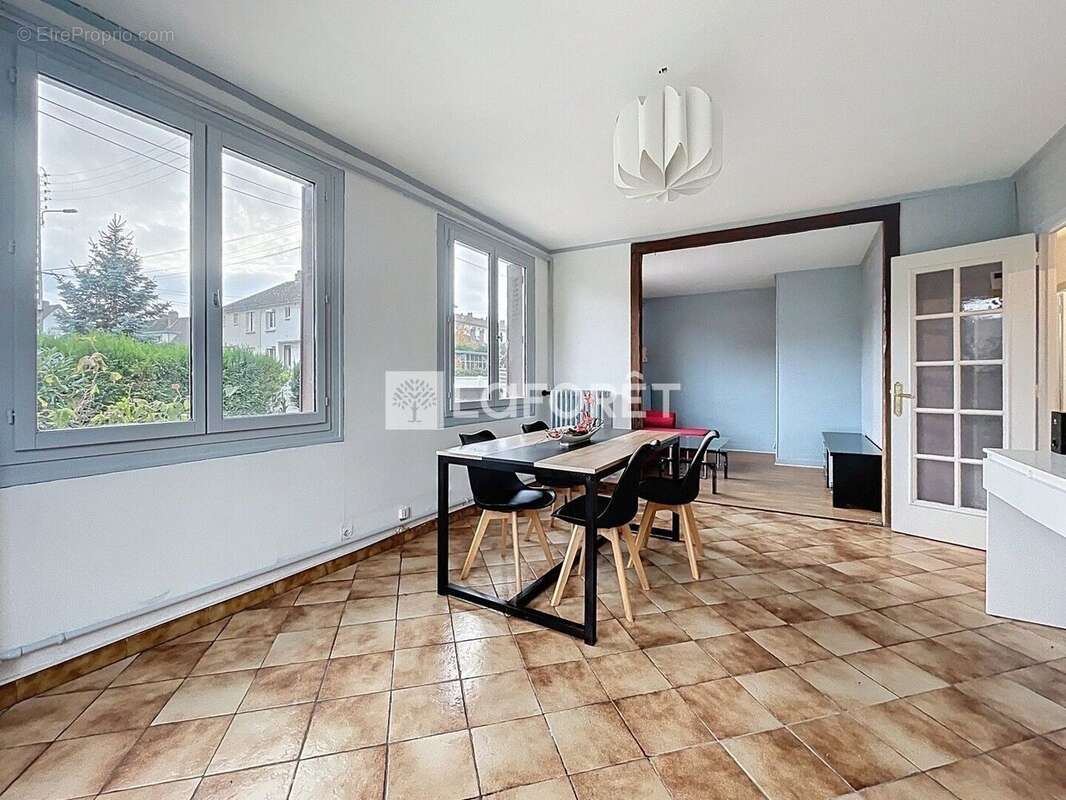 Maison à SAINT-ETIENNE-DU-ROUVRAY