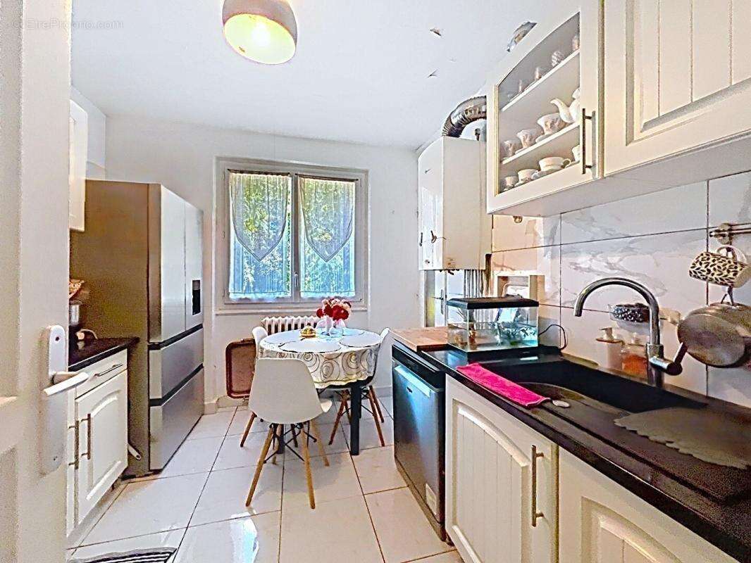 CLERMONT-FERRAND - Appartement T5 de 88 m² avec parking et cave - photo 7