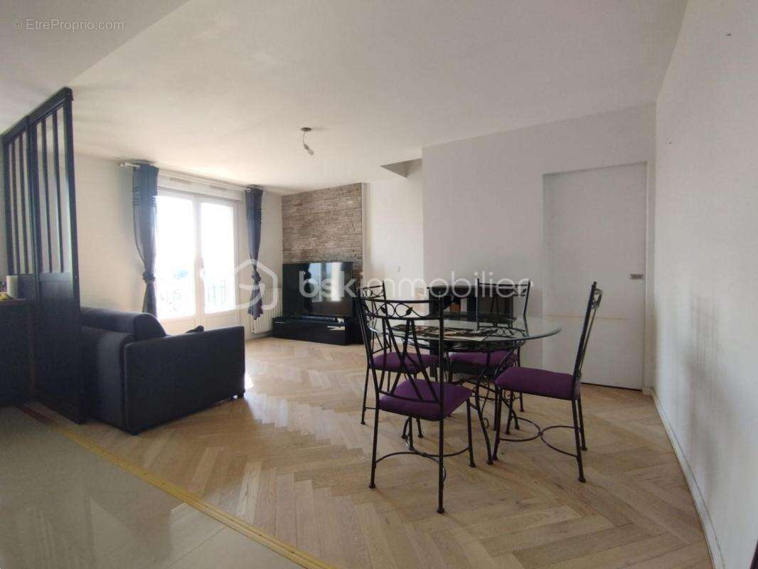 Appartement à PONTAULT-COMBAULT
