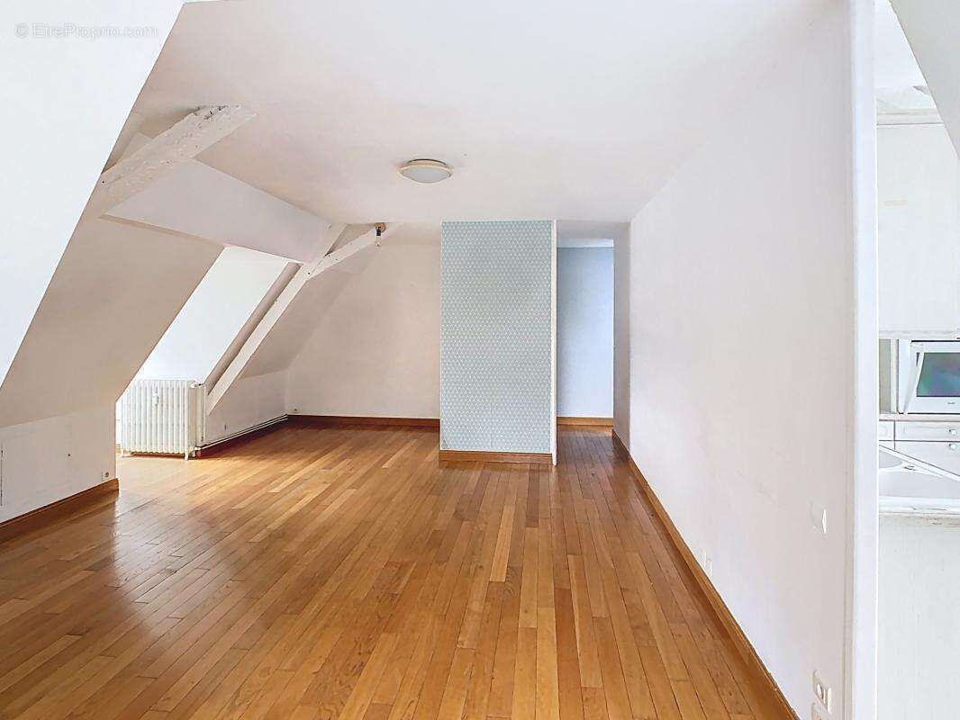 Appartement à AVRILLE