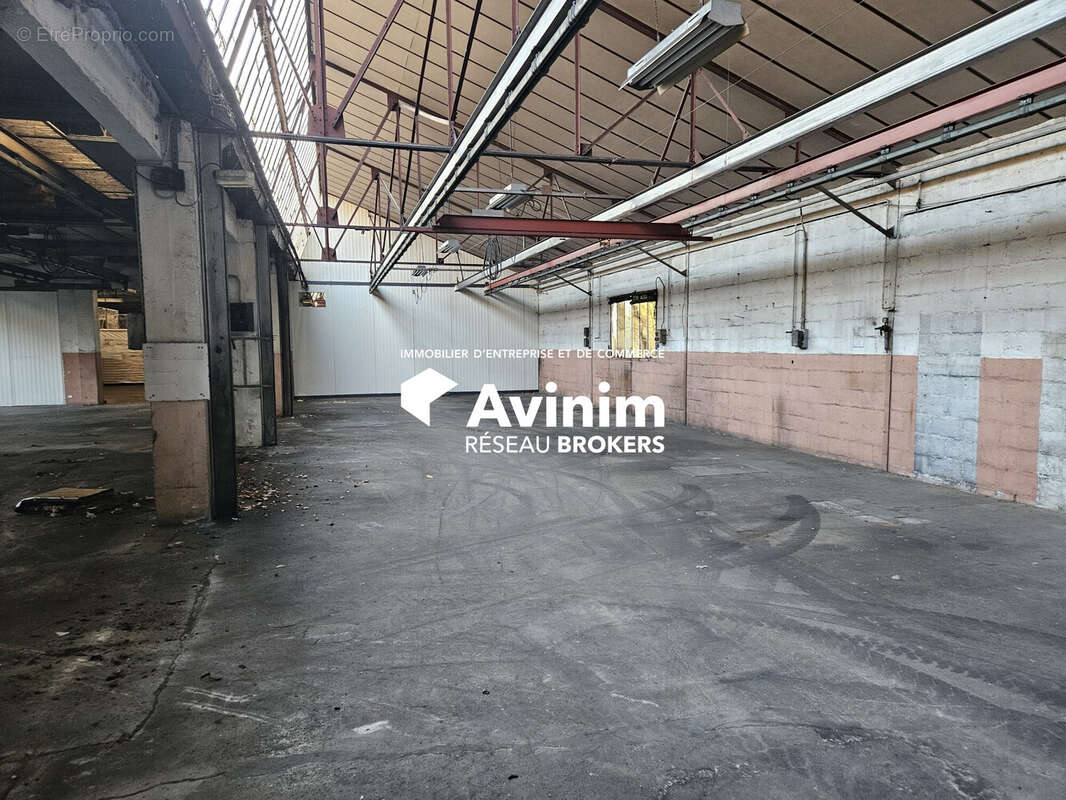 Commerce 7429 m² à Cousance  - photo 5
