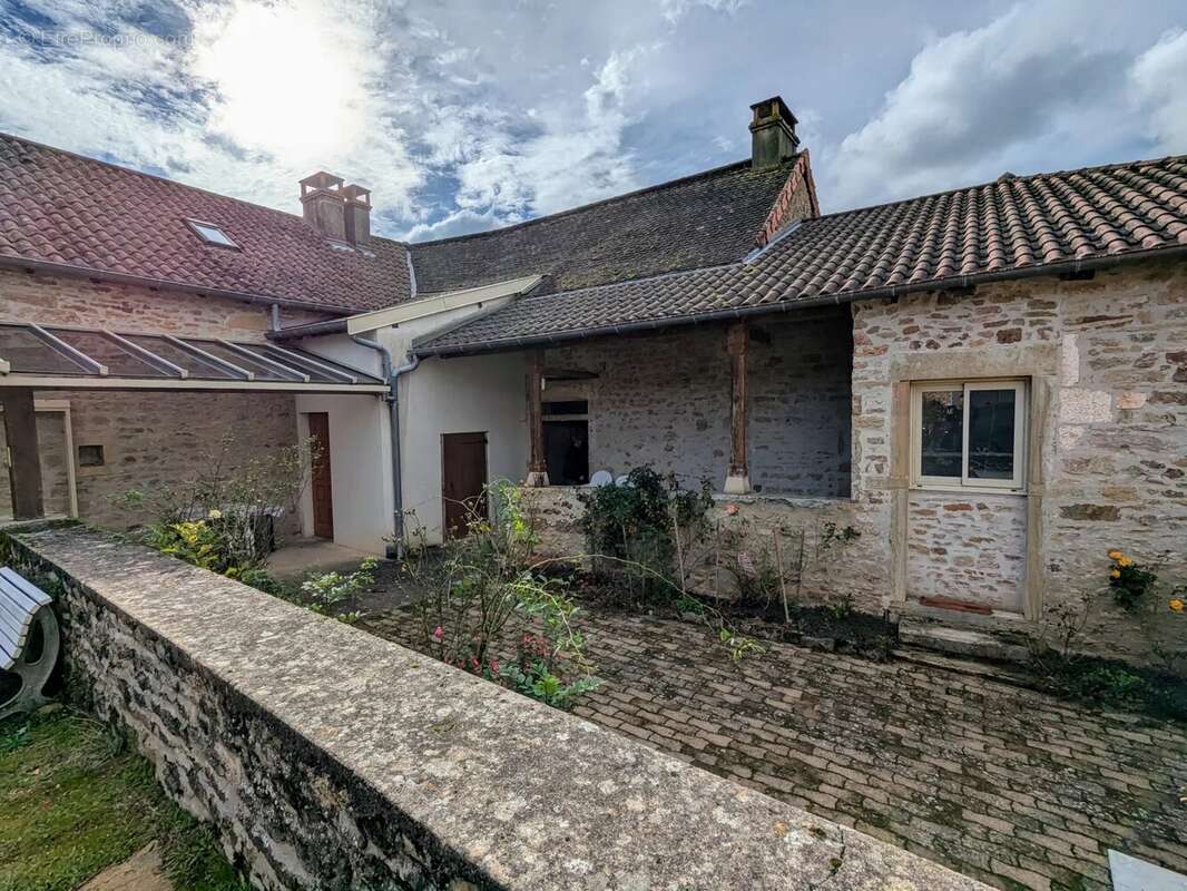 Maison à BERZE-LA-VILLE