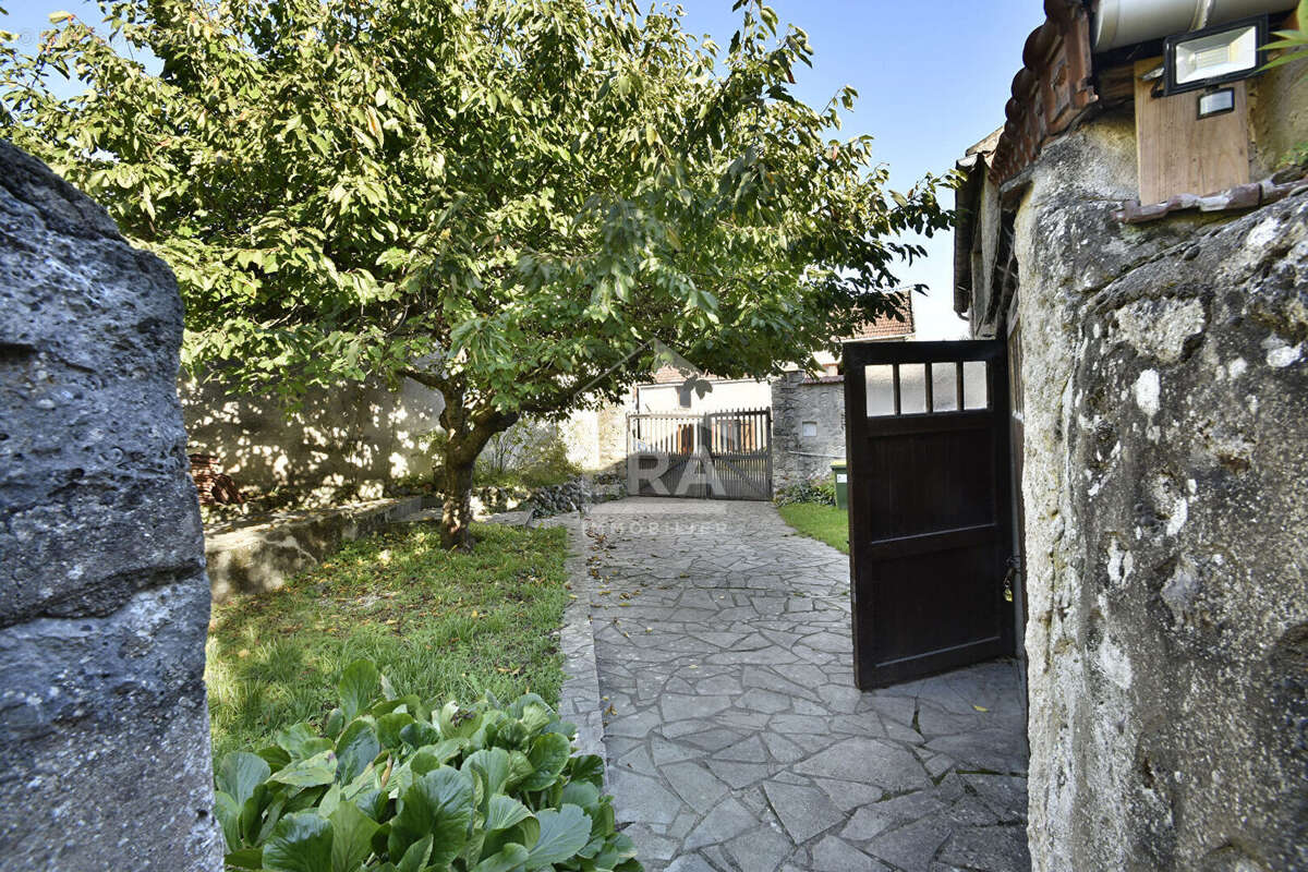 Maison à NEAUPHLE-LE-VIEUX