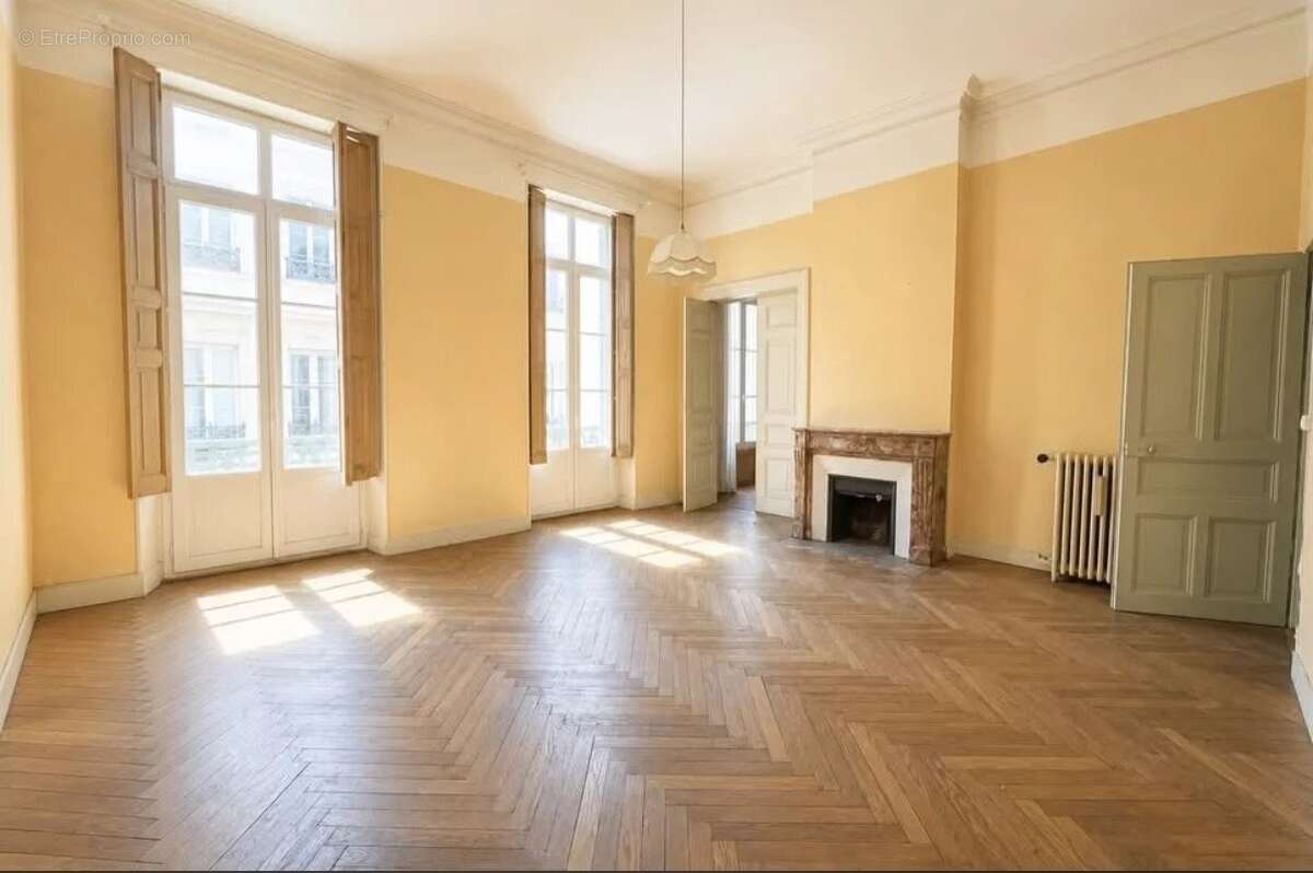 Appartement 206 m² à Nimes  - photo 4