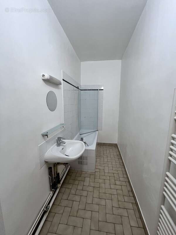 Chambre - Appartement à PARIS-11E