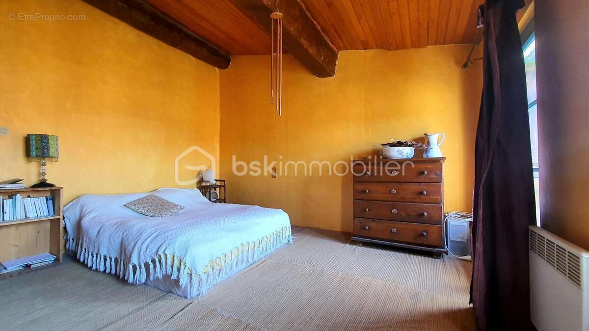 Maison en pierre de 156m² - 3 chambres - garage / atelier de 80m² - photo 10