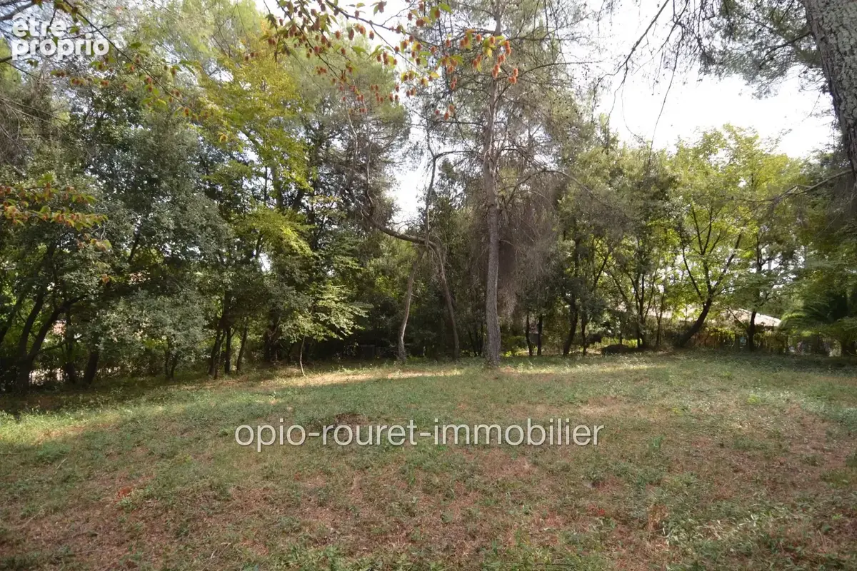 Photo Terrain à Roquefort-Les-Pins au prix de 440 000€