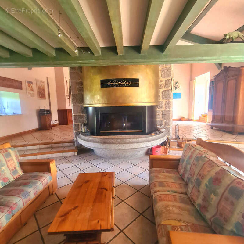 Maison à SAINT-ROMAIN-LACHALM