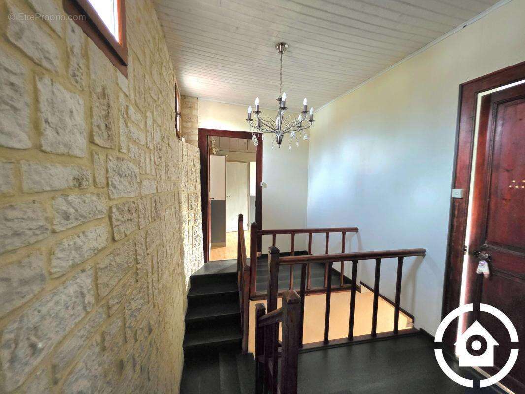 Maison à GENSAC-LA-PALLUE