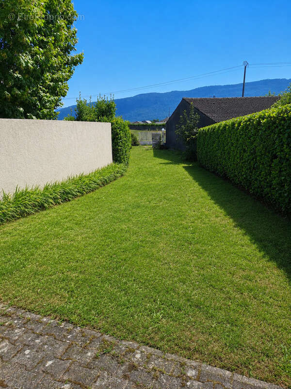 Maison de village avec terrain plat de 500 m2 environ . - photo 2