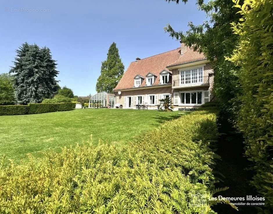 Maison à LA CHAPELLE-D'ARMENTIERES