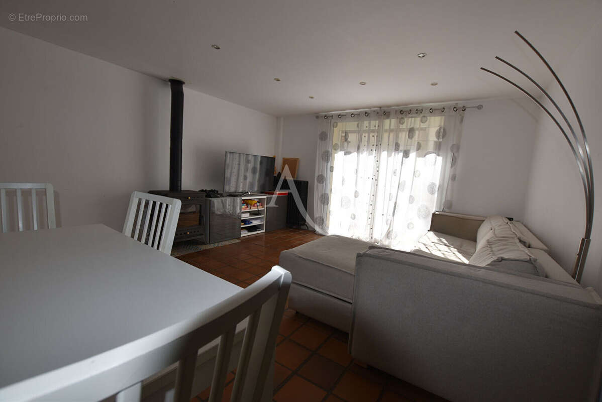 Maison à VARENNES-JARCY