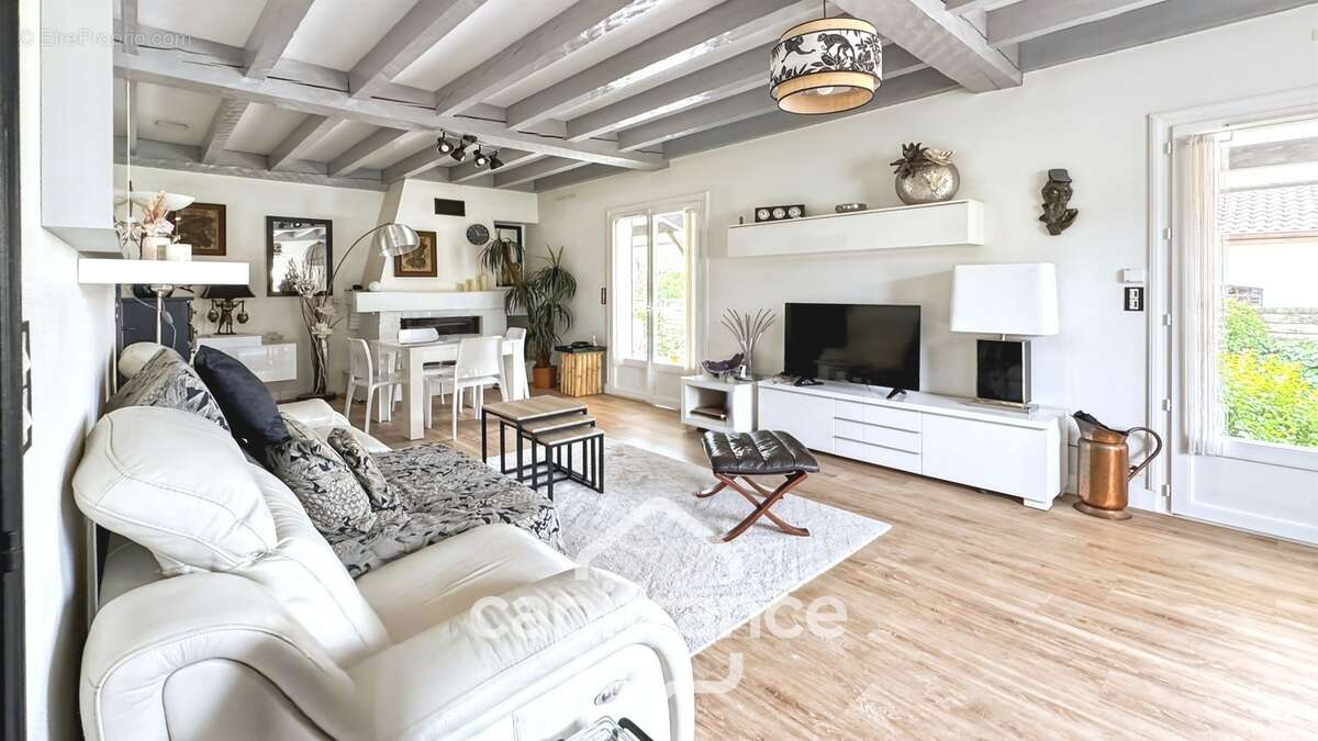 CASTETS 40  – Maison rénovée de 123 m² avec T1 indépendant, sous-sol aménageable de 100 m² et jardin paysagé - photo 5