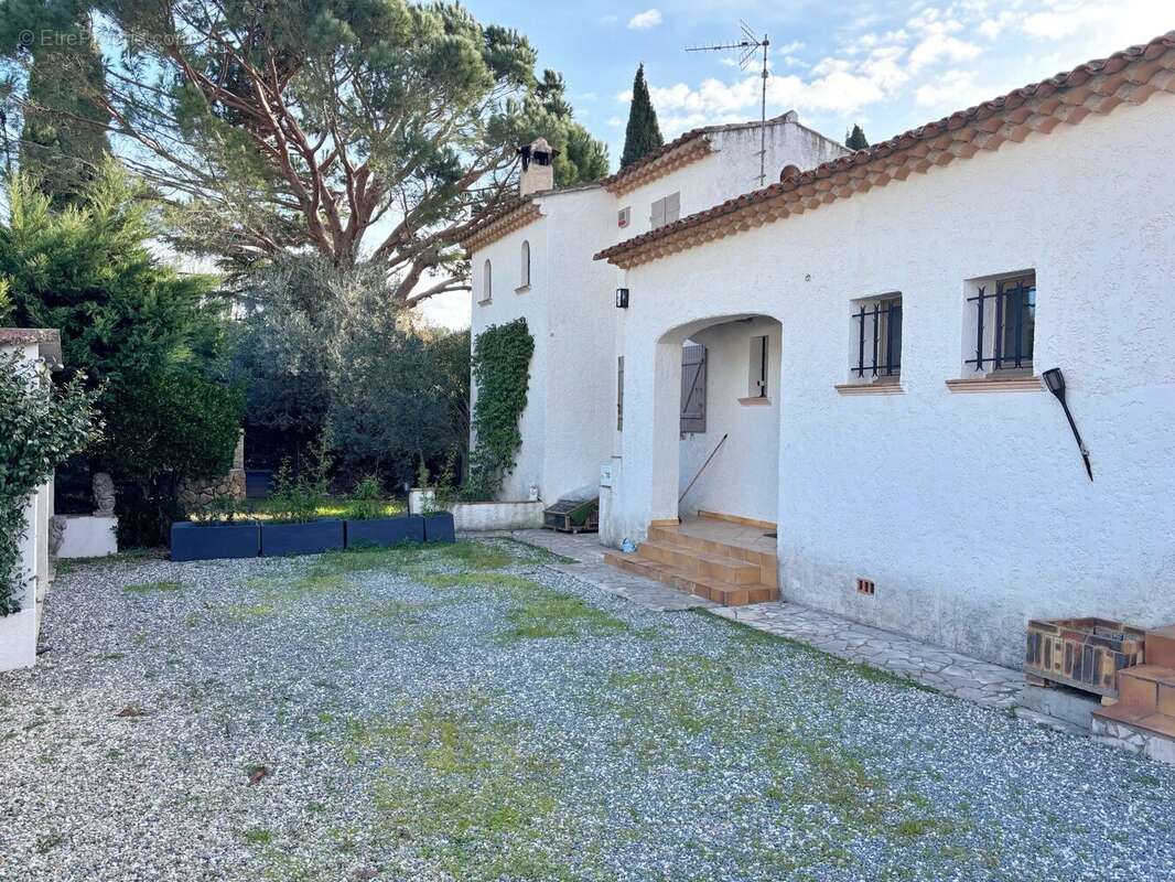 Maison à PUGET-SUR-ARGENS