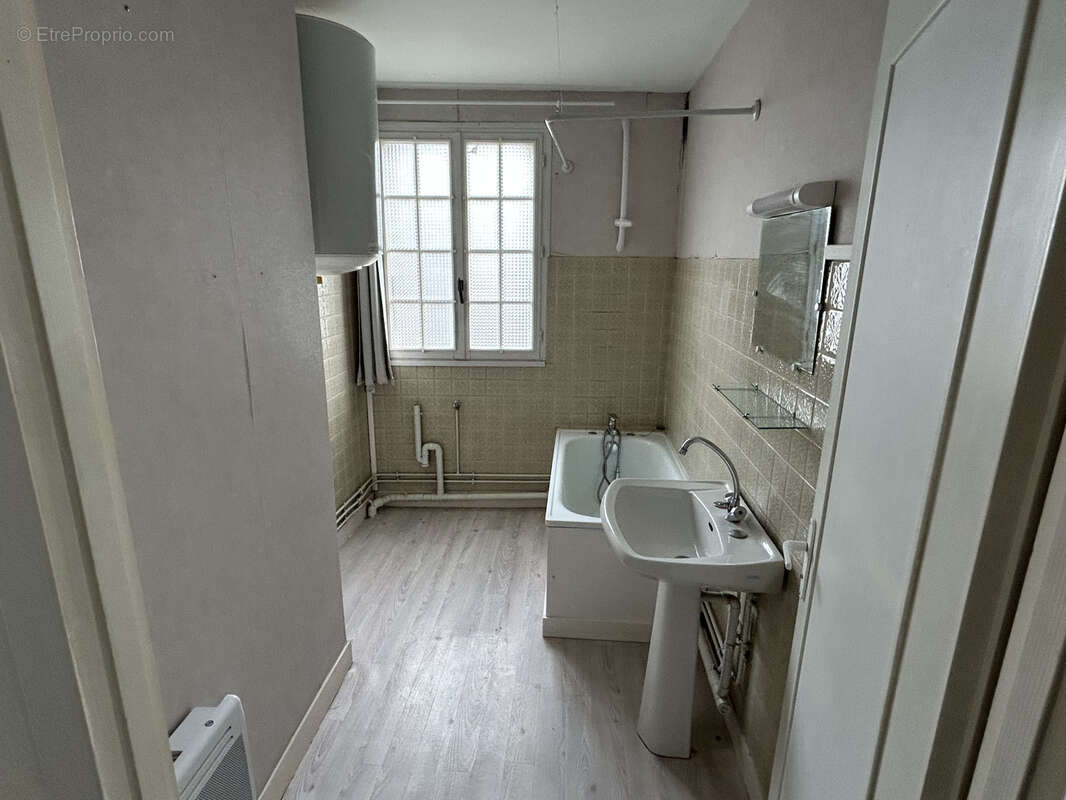 Maison à SAINT-JUST-SUR-DIVE