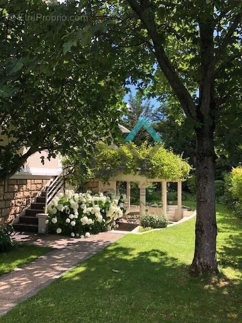 Maison à LE VESINET