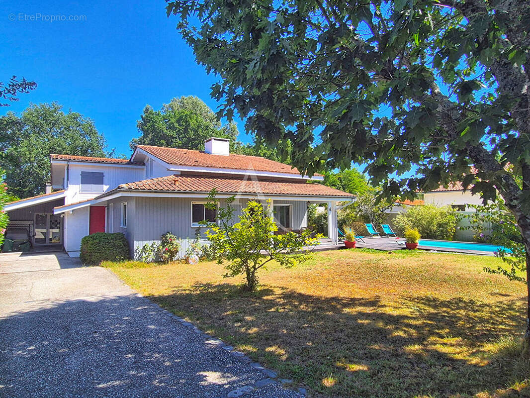 Maison à LEOGNAN