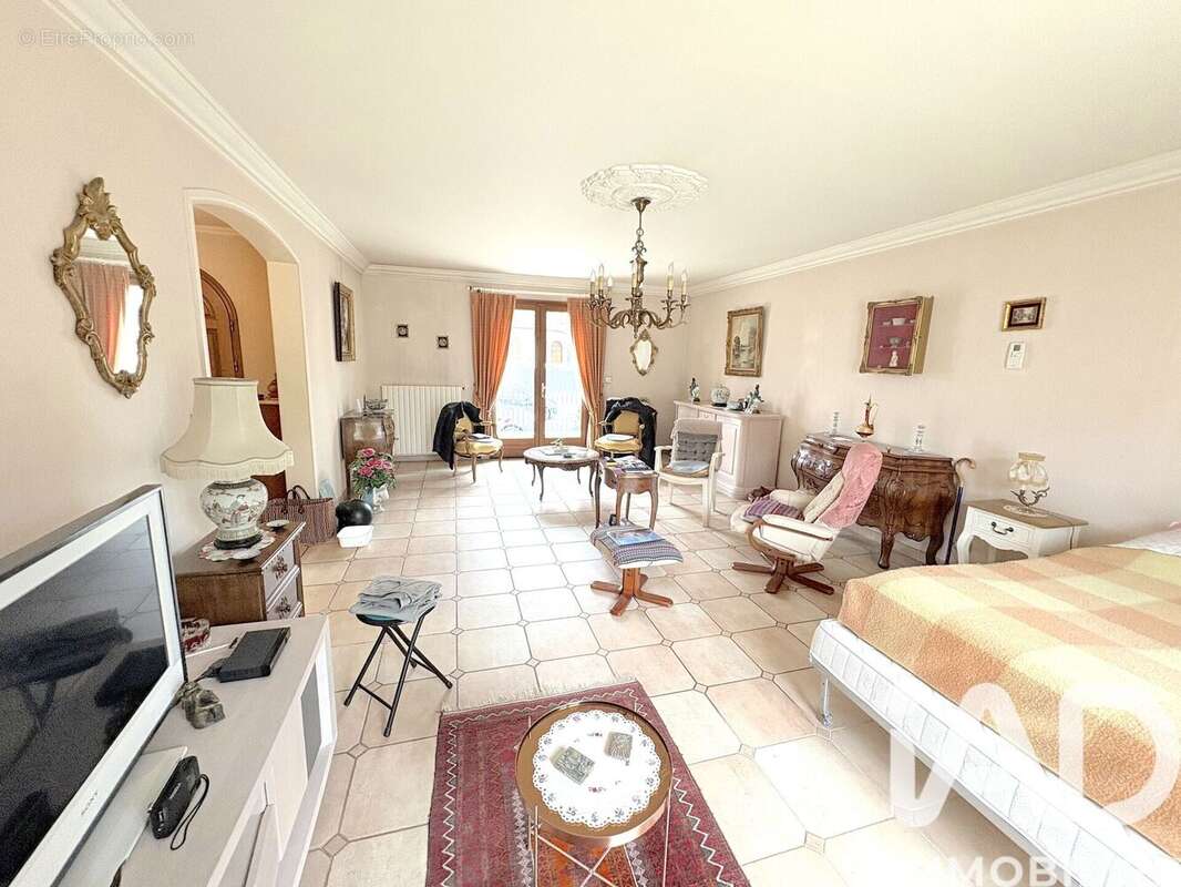 Photo 2 - Maison à LIVRY-GARGAN