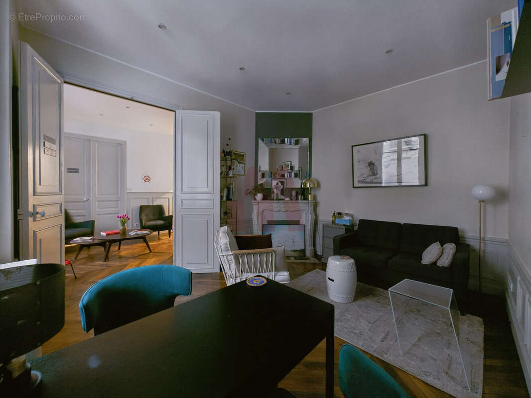 Appartement à PARIS-16E