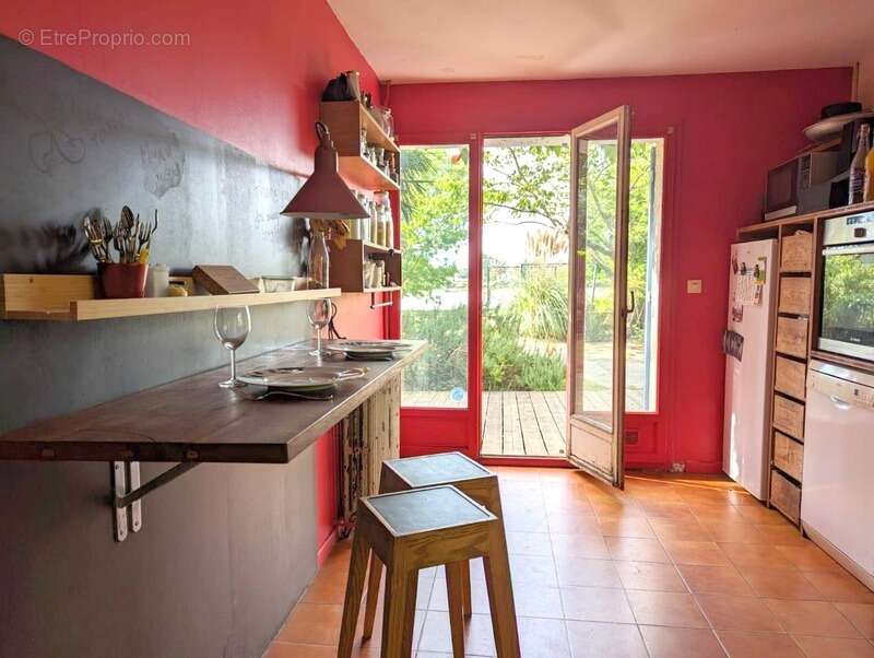QUINSAC - belle maison de caractère en pierre de 160 m² avec vue exceptionnelle sur la rivière - photo 4