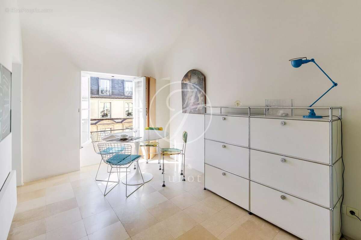 Appartement à PARIS-3E