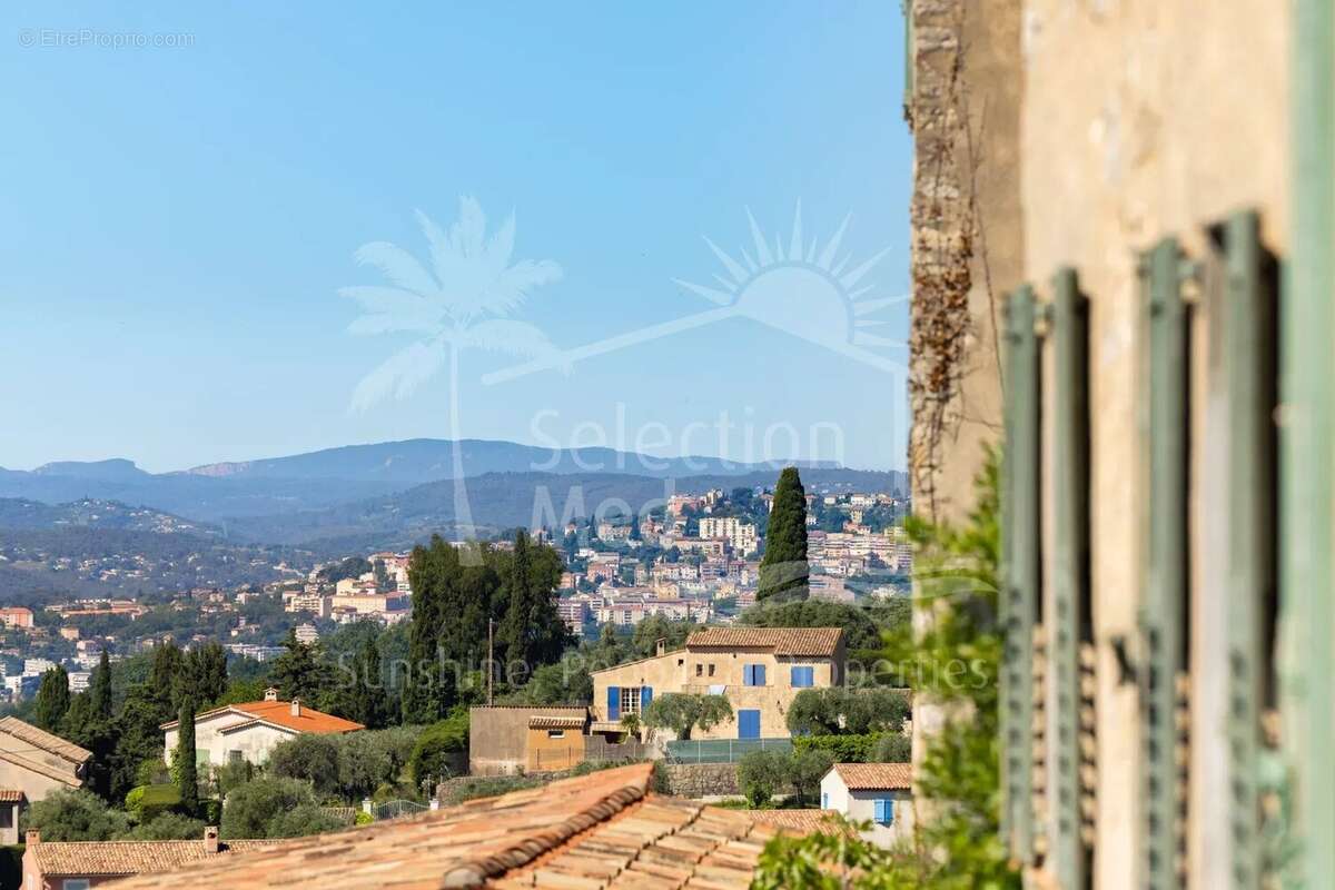 Appartement à CHATEAUNEUF-GRASSE