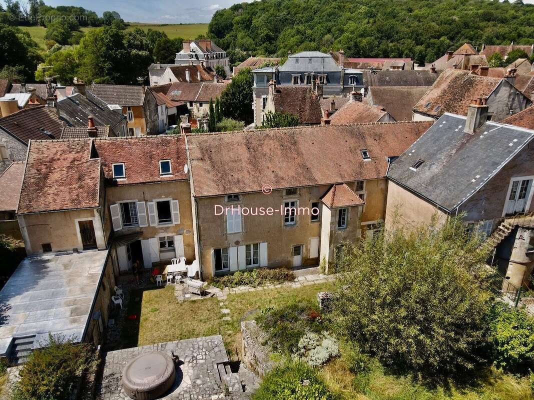 Maison à L'ISLE-SUR-SEREIN